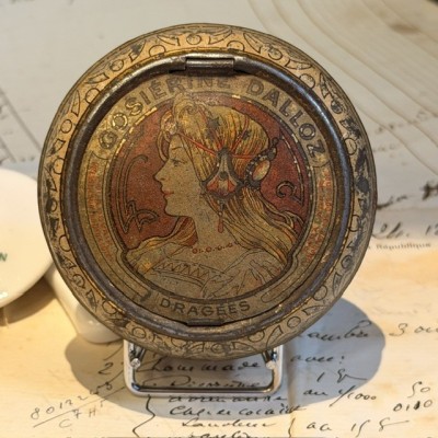 Boîte de dragées à la Cocaïne - Gosiérine DALLOZ - Art Nouveau - Alfons Mucha