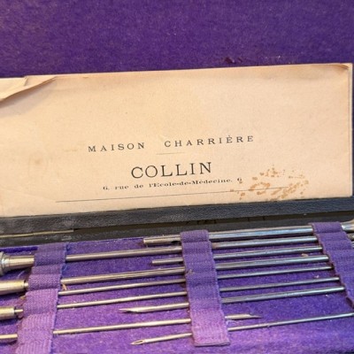Aspirateur du Dr Potain dans son coffret - 1880 - Maison Charrière