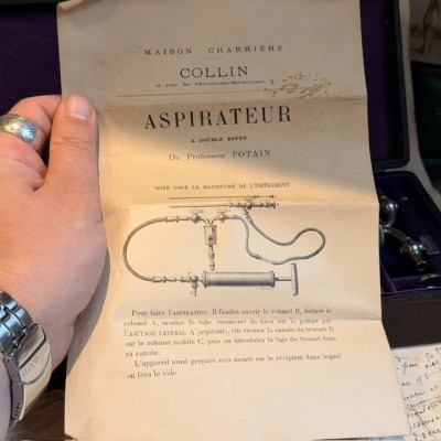 Aspirateur du Dr Potain dans son coffret - 1880 - Maison Charrière