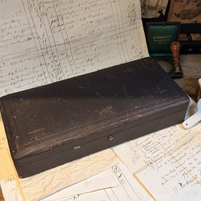 Aspirateur du Dr Potain dans son coffret - 1880 - Maison Charrière