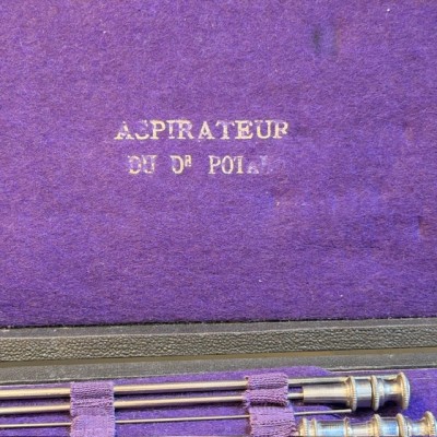 Aspirateur du Dr Potain dans son coffret - 1880/1890