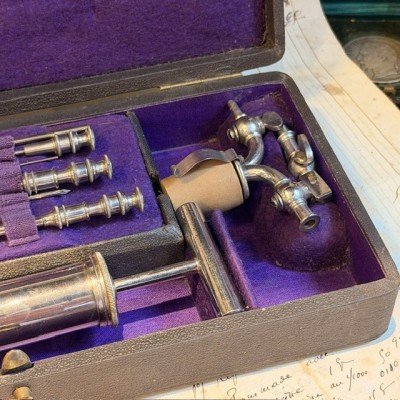 Aspirateur du Dr Potain dans son coffret - 1880/1890