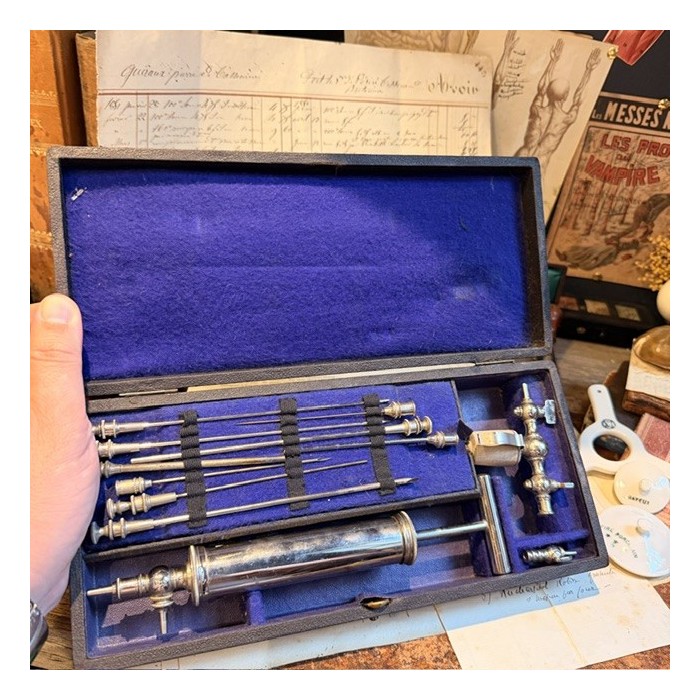 Aspirateur du Dr Potain dans son coffret - 1880/1890