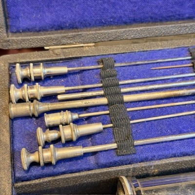 Aspirateur du Dr Potain dans son coffret - 1880/1890