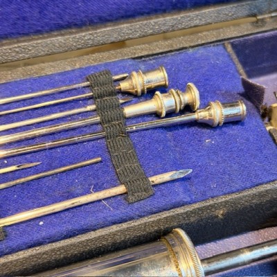 Aspirateur du Dr Potain dans son coffret - 1880/1890