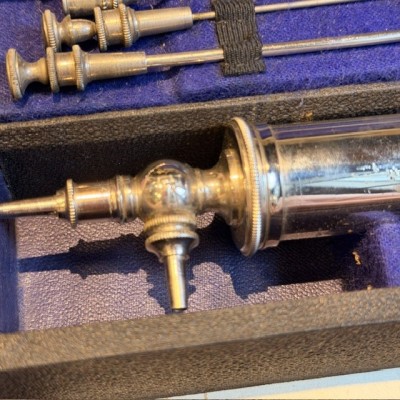 Aspirateur du Dr Potain dans son coffret - 1880/1890