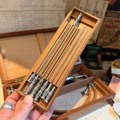 Dr. Potain’s aspirator - Antique medical instrument - THACKRAY LEEDS ENGLAND