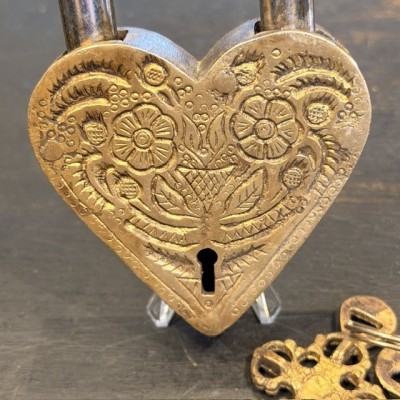 Brass padlock with Flowers - By Maison Boncoeurs