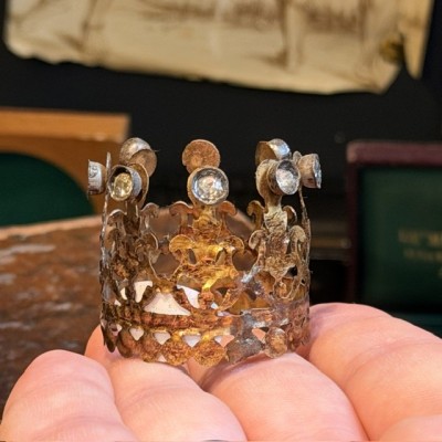 Mini rhinestone crown by Maison Boncoeurs