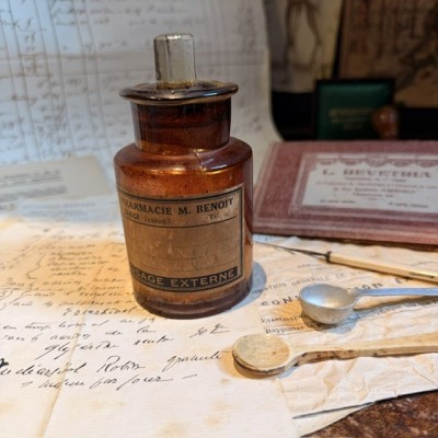 M. BENOIT Pharmacy - Antique pharmacy bottle - Apothecary