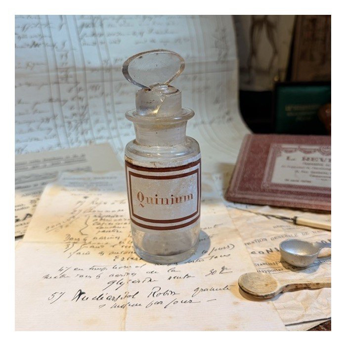 Quinium - Antique 19th pharmacy bottle - Apothecary
