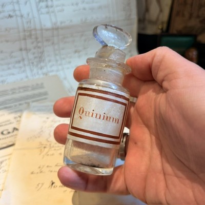 Quinium - Antique 19th pharmacy bottle - Apothecary