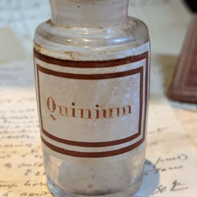 Quinium - Antique 19th pharmacy bottle - Apothecary