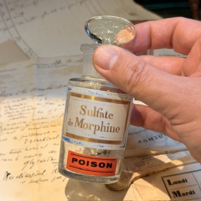 Morphine - POISON cabinet - Antique pharmacy bottle