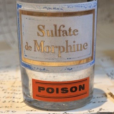 Morphine - POISON cabinet - Antique pharmacy bottle