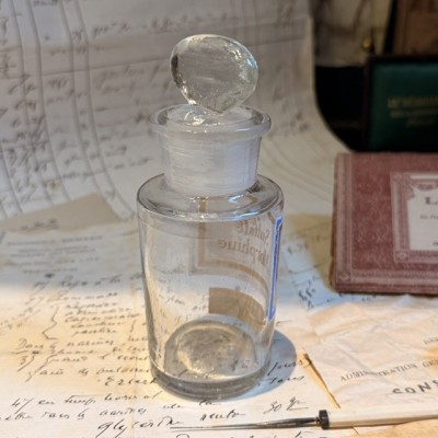 Morphine - POISON cabinet - Antique pharmacy bottle