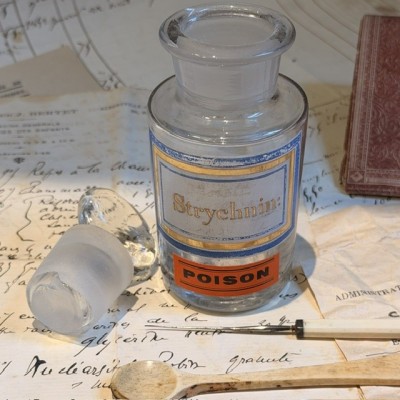 Strychnine - POISON cabinet - Antique pharmacy bottle