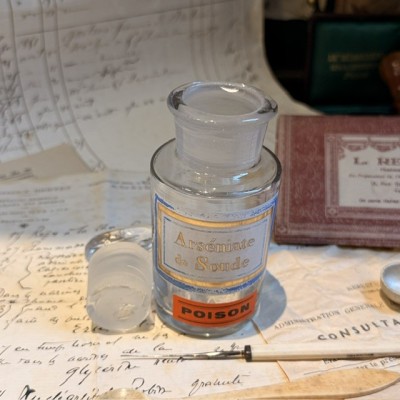 Arsenic - Sodium arsenate - POISON cabinet - Antique pharmacy bottle
