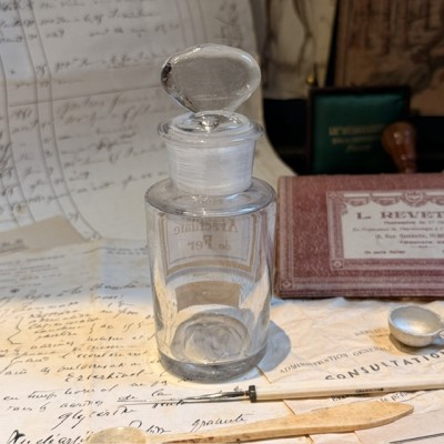 Arsenic - Iron arsenate - POISON cabinet - Antique pharmacy bottle