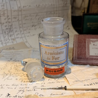 Arsenic - Iron arsenate - POISON cabinet - Antique pharmacy bottle
