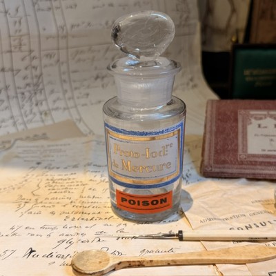 Mercurous iodide - POISON cabinet - Antique pharmacy bottle
