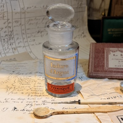 Silver iodide bottle