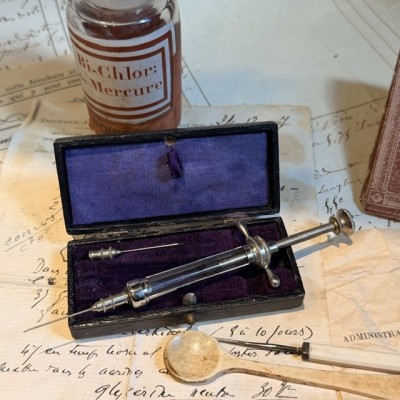 Antique hypodermic Pravaz syringe with ear cups- End of the 19th