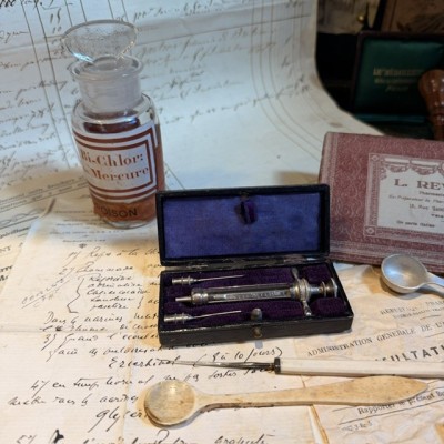 Antique hypodermic Pravaz syringe with ear cups- End of the 19th