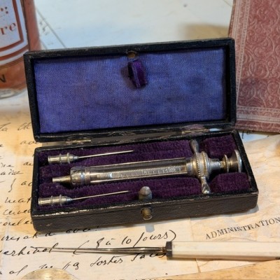 Antique hypodermic Pravaz syringe with ear cups- End of the 19th