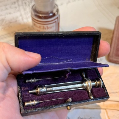 Antique hypodermic Pravaz syringe with ear cups- End of the 19th