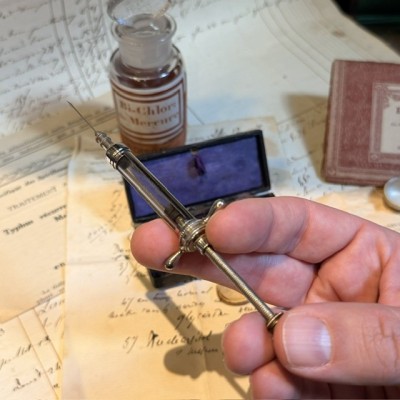 Seringue de Pravaz à oreillettes - XIXème siècle dans son étui