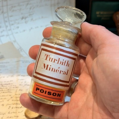 Turbith Minéral - Mercury pharmacy bottle