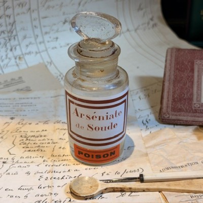 Arsenic - Sodium arsenate - POISON cabinet - Antique pharmacy bottle