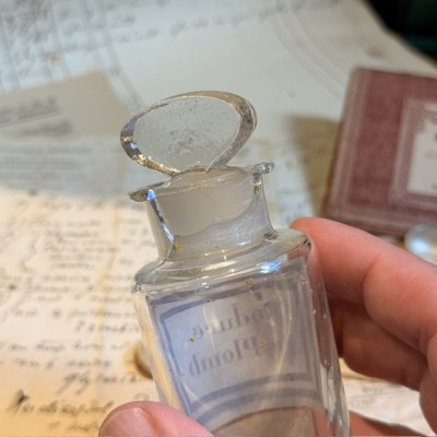 Lead iodide - POISON cabinet - Antique pharmacy bottle