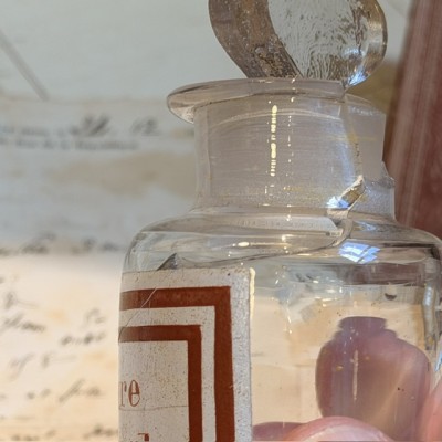 Lead iodide - POISON cabinet - Antique pharmacy bottle