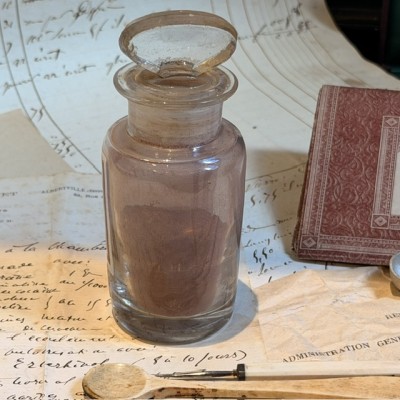 Kermes de Clusel - Antimony Sulfide - POISON cabinet - Antique pharmacy bottle