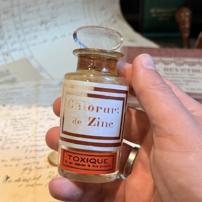 Zinc chloride pharmacy bottle