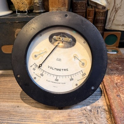 Table CdC voltmeter with apparent mechanism - Industrial Dial for Vintage Industrial Electrical Panel - 1920/1950