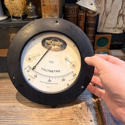 Table CdC voltmeter with apparent mechanism - Industrial Dial for Vintage Industrial Electrical Panel - 1920/1950