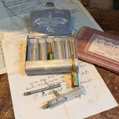 Antique Healing of Snake Bites - Rescue kit Michel Legros - Quack remedy