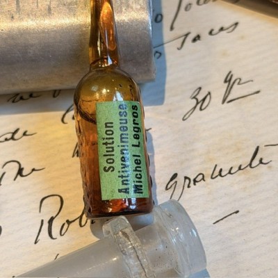 Antique Healing of Snake Bites - Rescue kit Michel Legros - Quack remedy