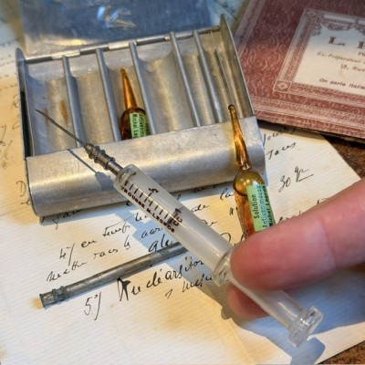 Antique Healing of Snake Bites - Rescue kit Michel Legros - Quack remedy