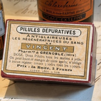 Vincent’s Anti-Mucus Pills - Antique pharmacy box -19th century