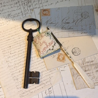 Large Key to Happiness by Marius in Paris - With its lucky charm lavender amulet