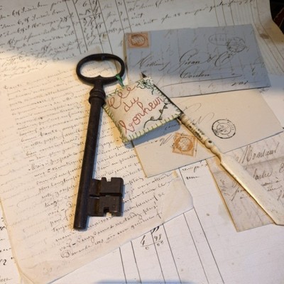 Grande Clef du Bonheur par Marius à Paris - Avec son amulette porte-bonheur à la lavande