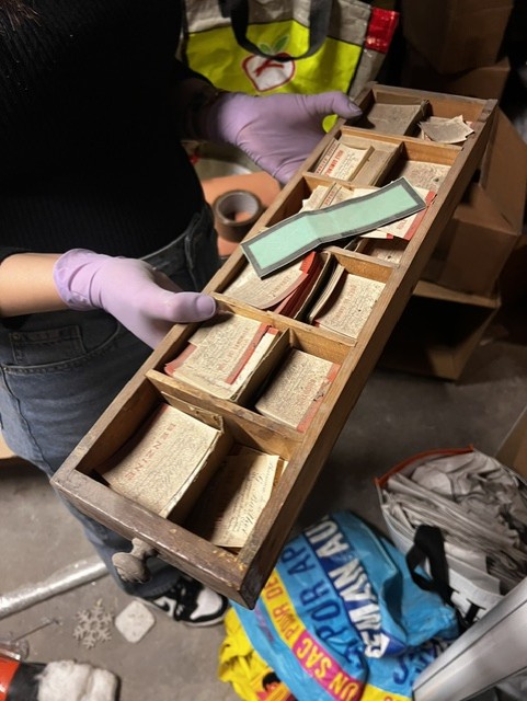 Tiroir compartimenté pour étiquettes